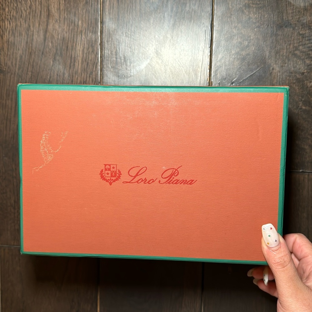 lora piana box